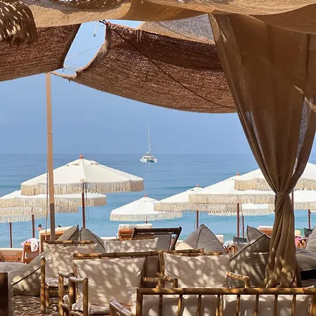 Daire Nonta's Garden - Nature & Waves